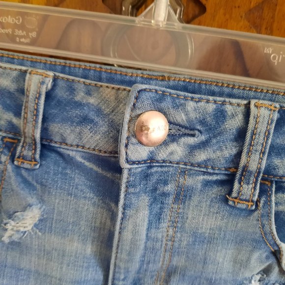 American Eagle Outfitters Distressed Hi-Rise Shortie Denim Shorts - 6 - Picture 5 of 16